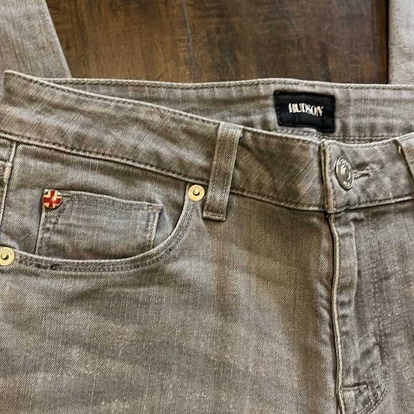 Hudson Gray Skinny Jeans All Shorts & Jeans $12 or 2x$20 -Bundle & Offer! - Picture 2 of 2